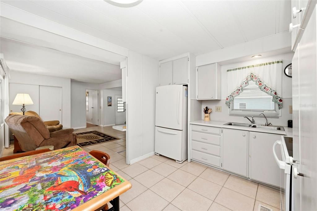 For Sale: $120,000 (2 beds, 2 baths, 804 Square Feet)