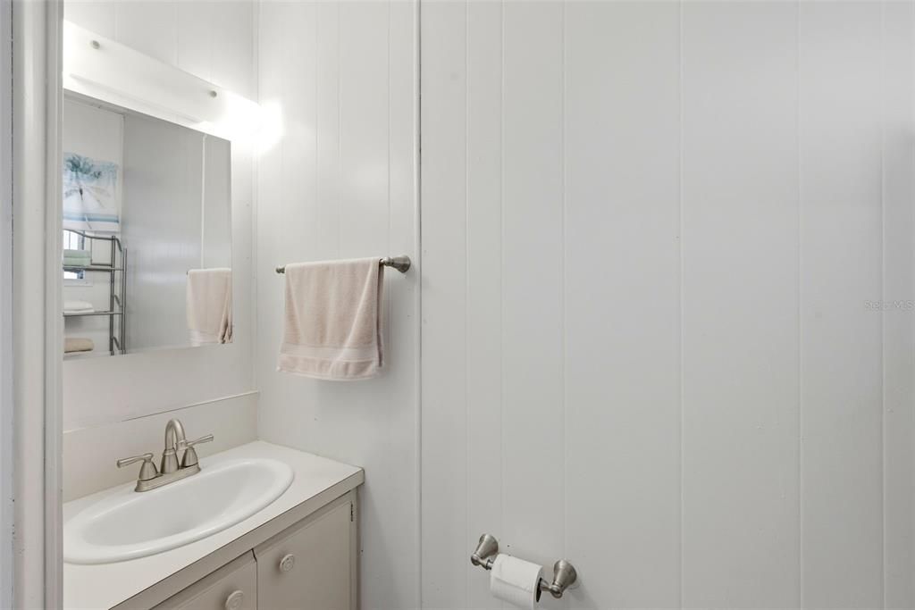For Sale: $120,000 (2 beds, 2 baths, 804 Square Feet)