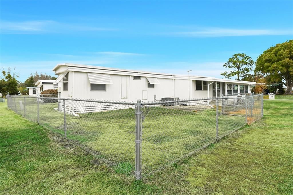 For Sale: $120,000 (2 beds, 2 baths, 804 Square Feet)