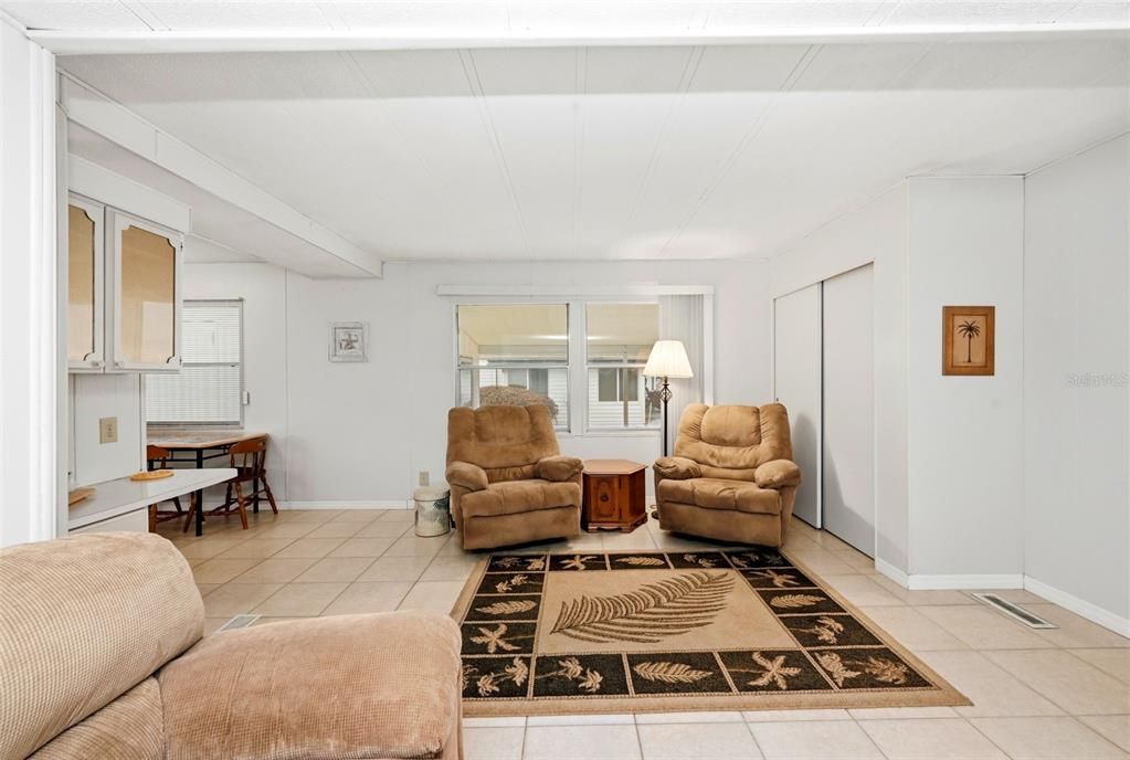 For Sale: $120,000 (2 beds, 2 baths, 804 Square Feet)