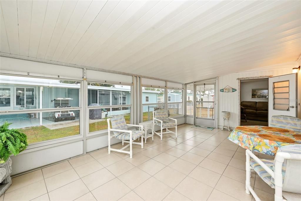 For Sale: $120,000 (2 beds, 2 baths, 804 Square Feet)
