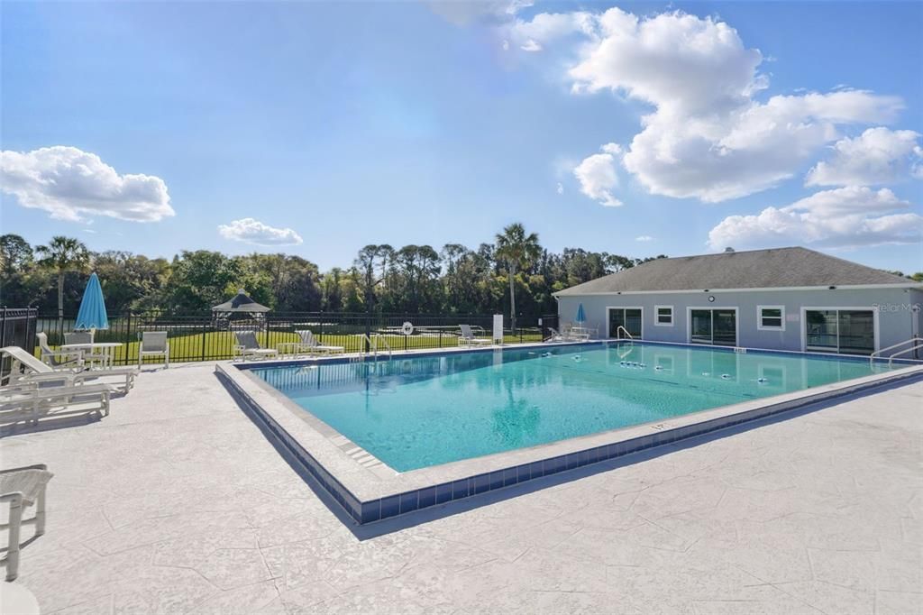 For Sale: $120,000 (2 beds, 2 baths, 804 Square Feet)
