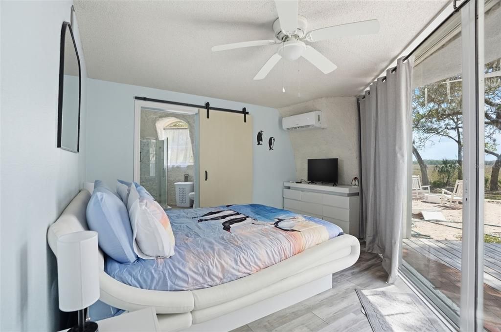 For Sale: $279,900 (1 beds, 1 baths, 652 Square Feet)