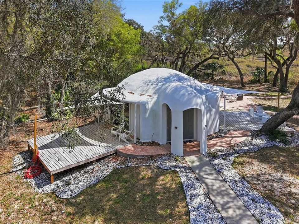 For Sale: $279,900 (1 beds, 1 baths, 652 Square Feet)