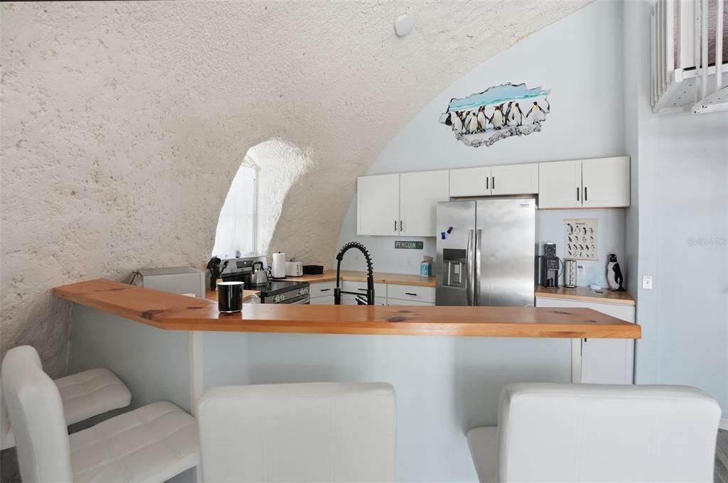 For Sale: $279,900 (1 beds, 1 baths, 652 Square Feet)