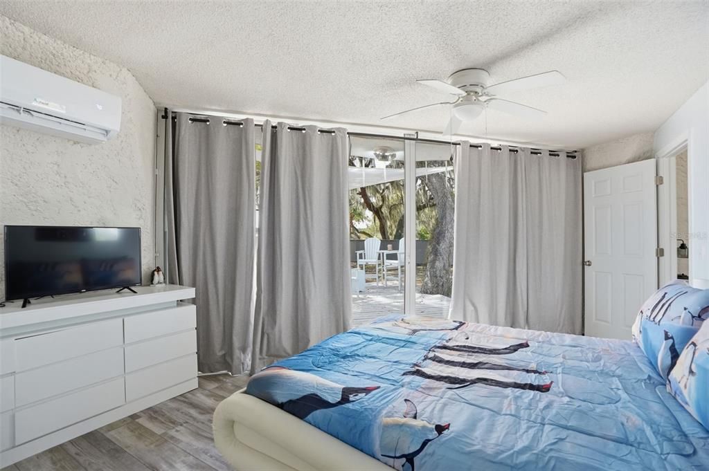 For Sale: $279,900 (1 beds, 1 baths, 652 Square Feet)