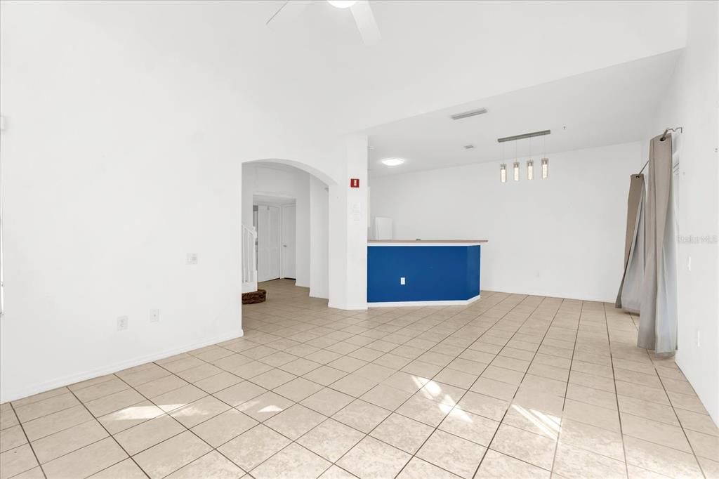 Под контрактом: $225,000 (4 спален, 3 ванн, 1645 Квадратных фут)