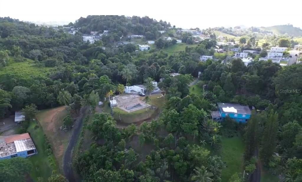 待售: $595,000 (2.60 acres)