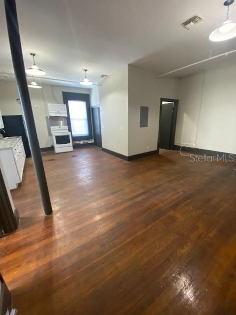 For Rent: $1,400 (2 beds, 1 baths, 850 Square Feet)