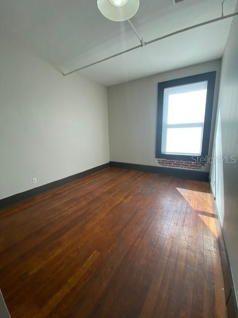 For Rent: $1,400 (2 beds, 1 baths, 850 Square Feet)