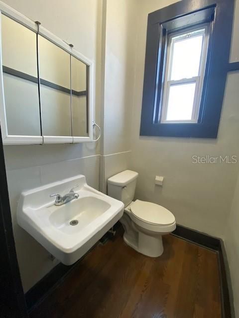 For Rent: $1,400 (2 beds, 1 baths, 850 Square Feet)