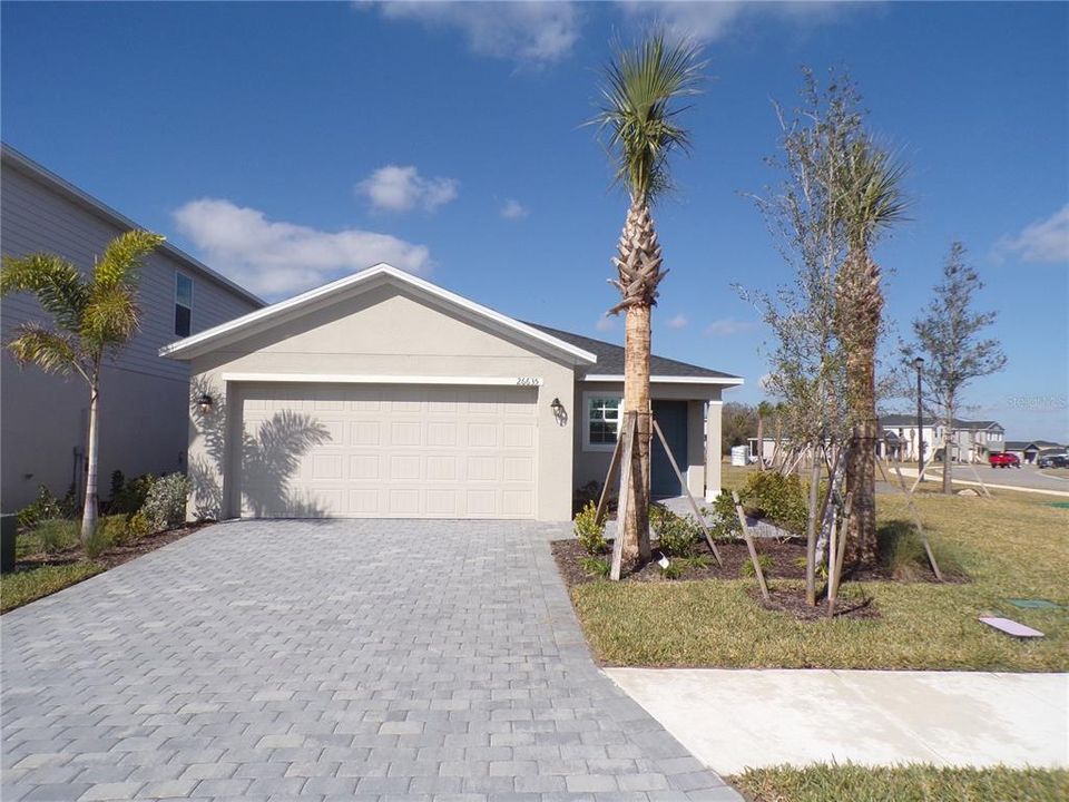 Recently Rented: $1,900 (3 beds, 2 baths, 1429 Square Feet)