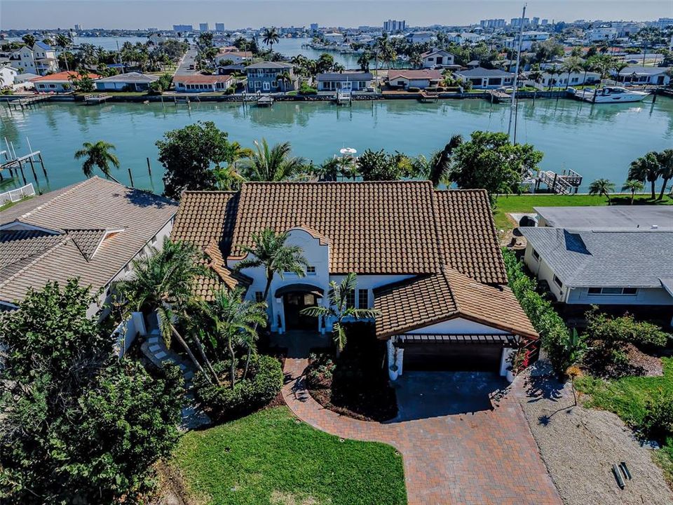 Active With Contract: $1,995,000 (4 beds, 3 baths, 2679 Square Feet)