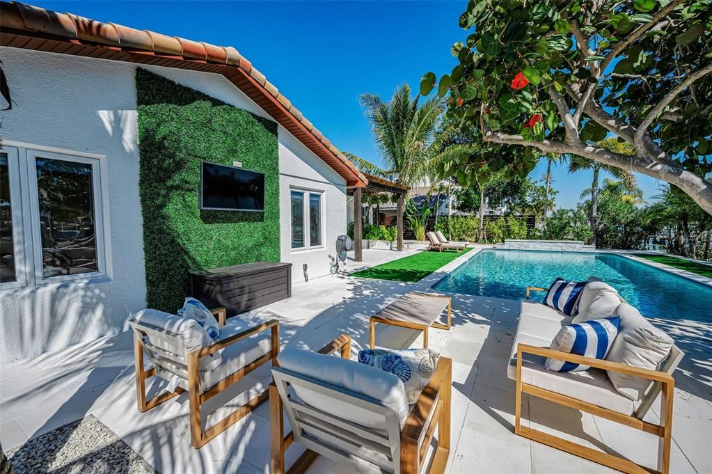 Active With Contract: $1,995,000 (4 beds, 3 baths, 2679 Square Feet)