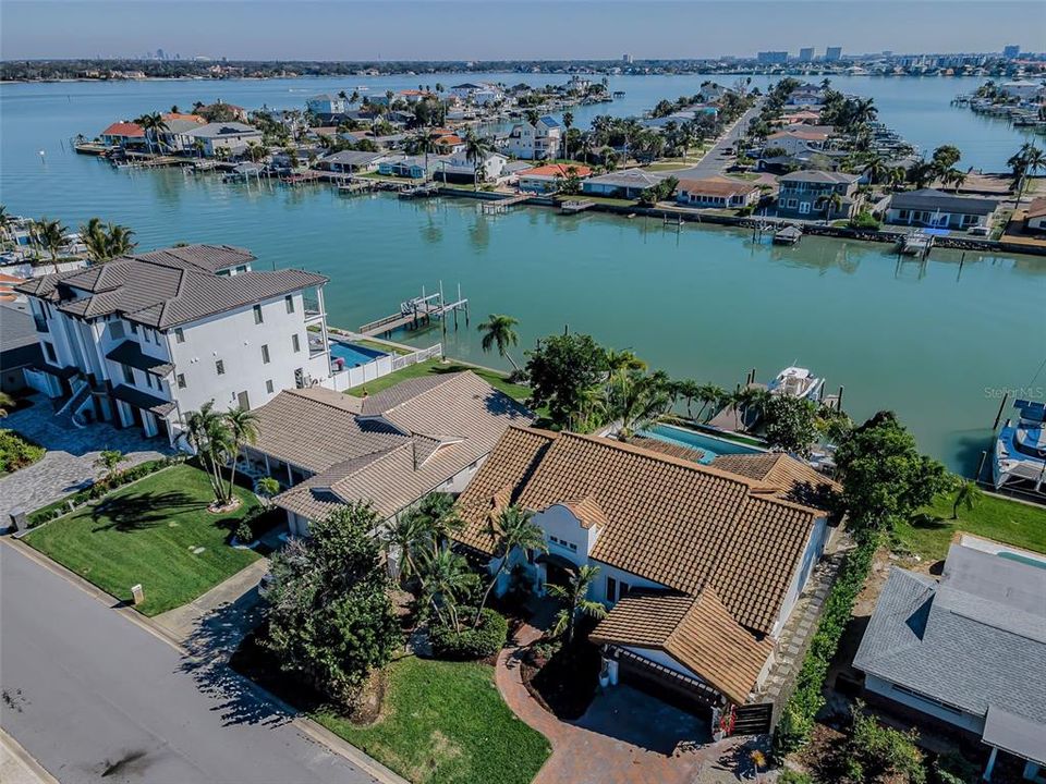 Active With Contract: $1,995,000 (4 beds, 3 baths, 2679 Square Feet)