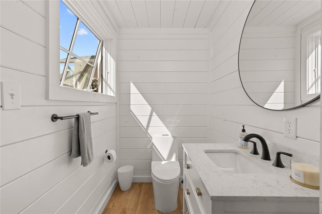 На продажу: $2,750,000 (2 спален, 2 ванн, 2592 Квадратных фут)