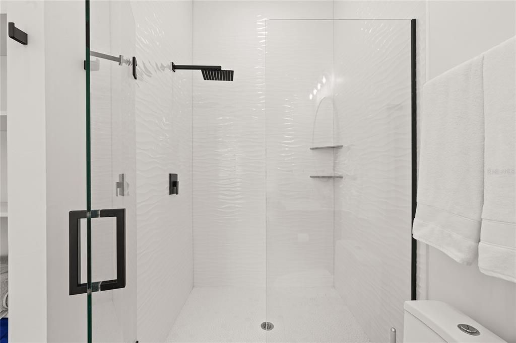 На продажу: $2,750,000 (2 спален, 2 ванн, 2592 Квадратных фут)