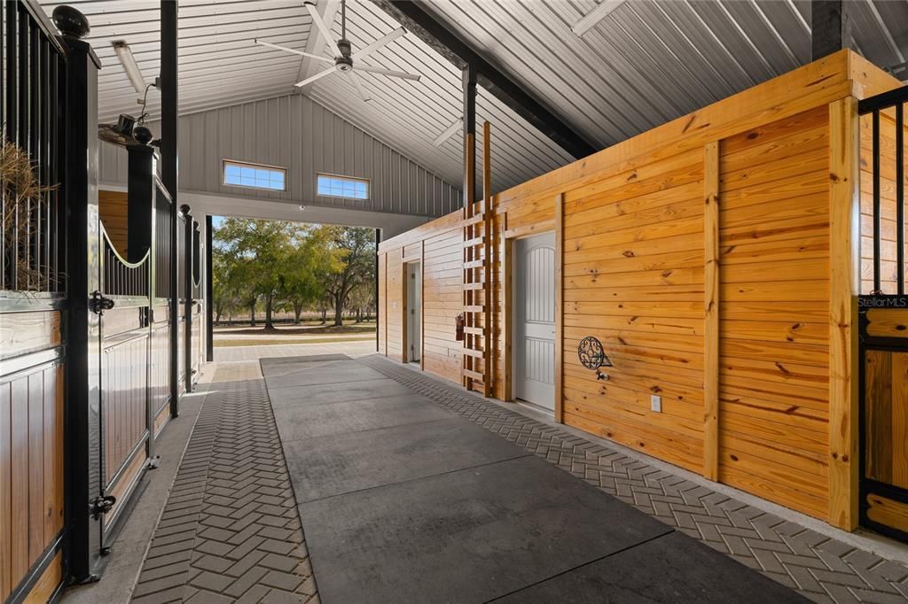 На продажу: $2,750,000 (2 спален, 2 ванн, 2592 Квадратных фут)