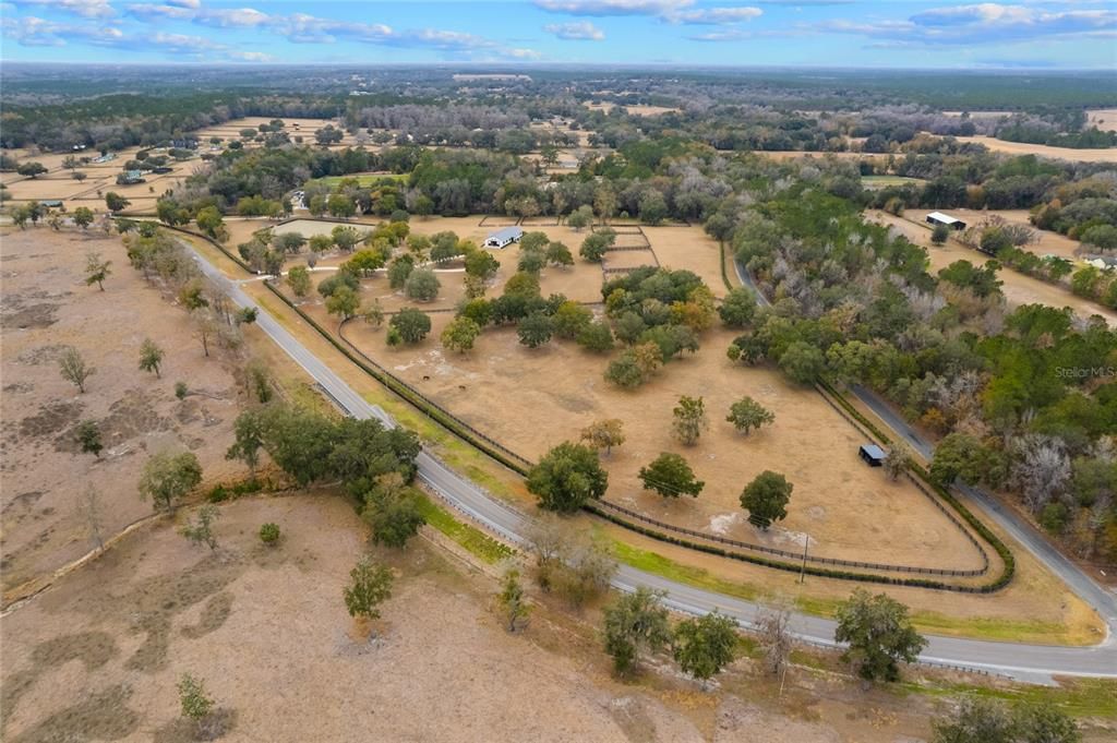 На продажу: $2,750,000 (2 спален, 2 ванн, 2592 Квадратных фут)