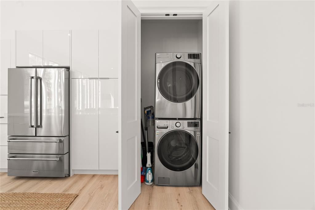 На продажу: $2,750,000 (2 спален, 2 ванн, 2592 Квадратных фут)