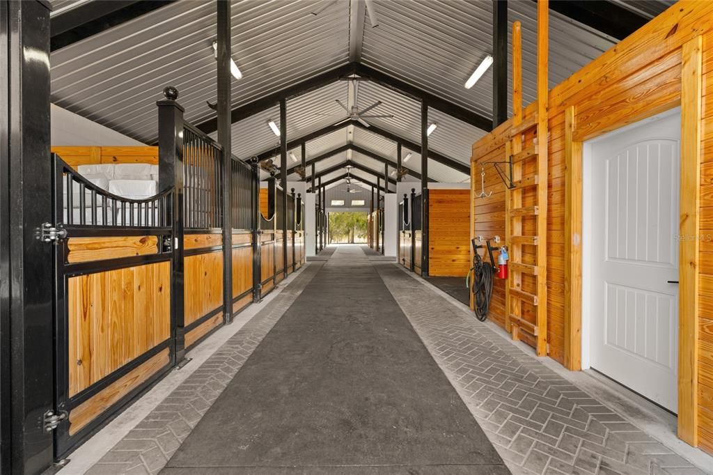 На продажу: $2,750,000 (2 спален, 2 ванн, 2592 Квадратных фут)