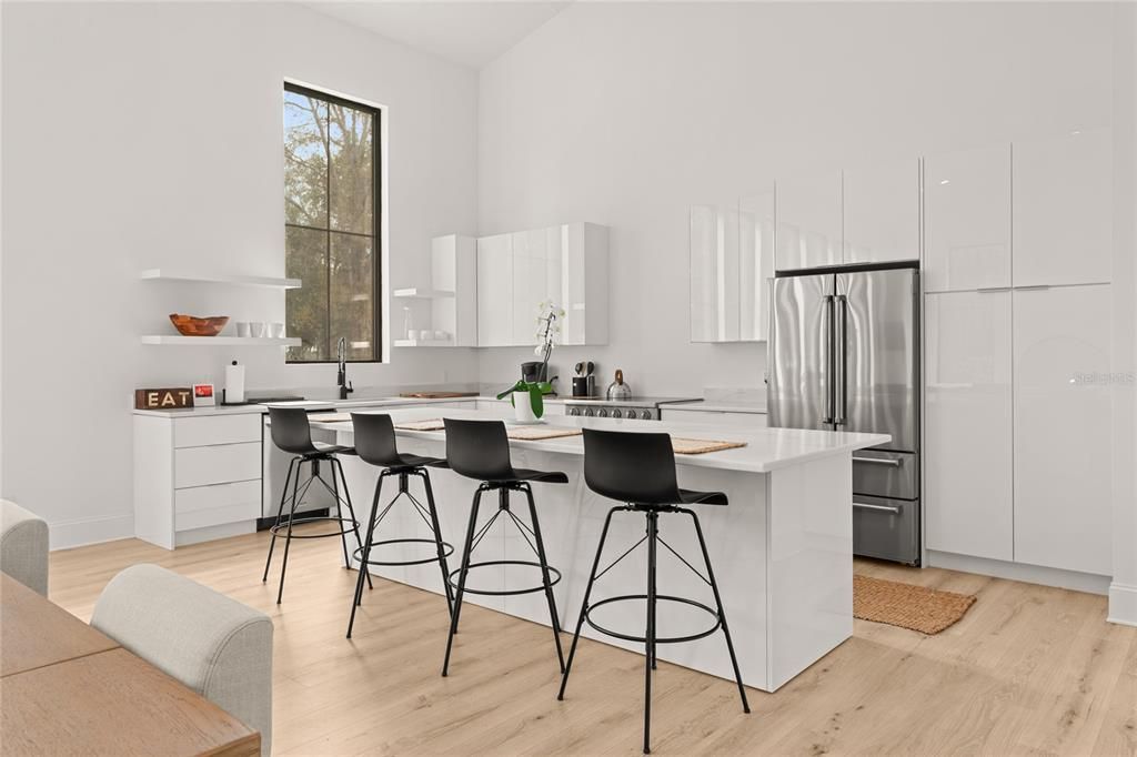 На продажу: $2,750,000 (2 спален, 2 ванн, 2592 Квадратных фут)