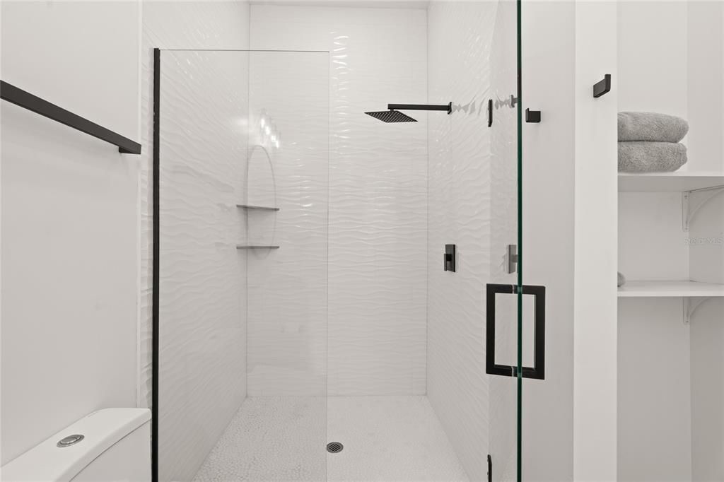 На продажу: $2,750,000 (2 спален, 2 ванн, 2592 Квадратных фут)