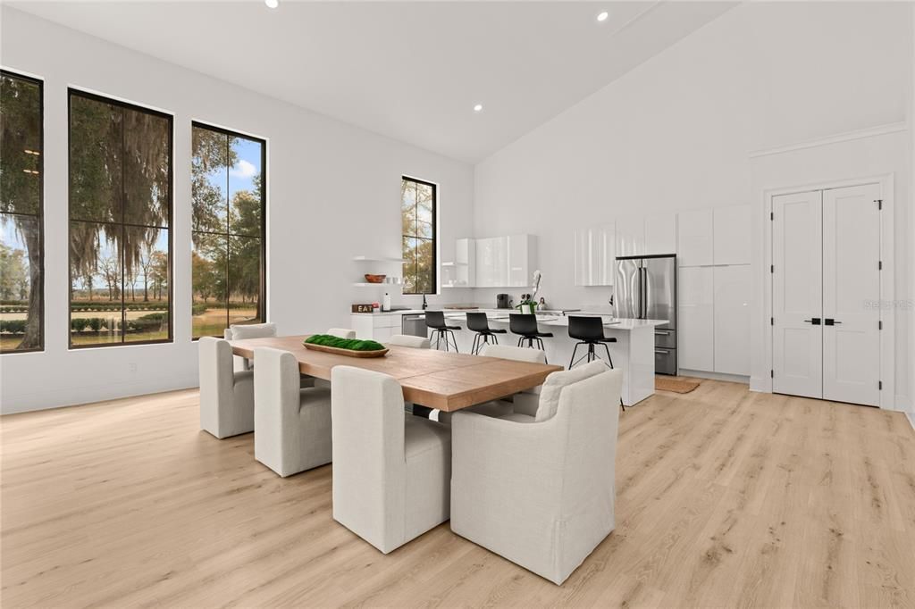 На продажу: $2,750,000 (2 спален, 2 ванн, 2592 Квадратных фут)