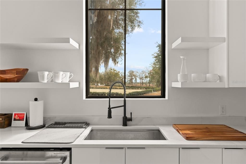 На продажу: $2,750,000 (2 спален, 2 ванн, 2592 Квадратных фут)