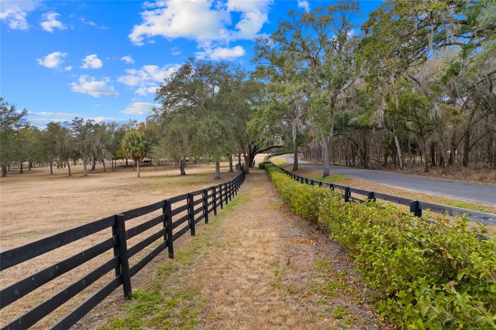 На продажу: $2,750,000 (2 спален, 2 ванн, 2592 Квадратных фут)