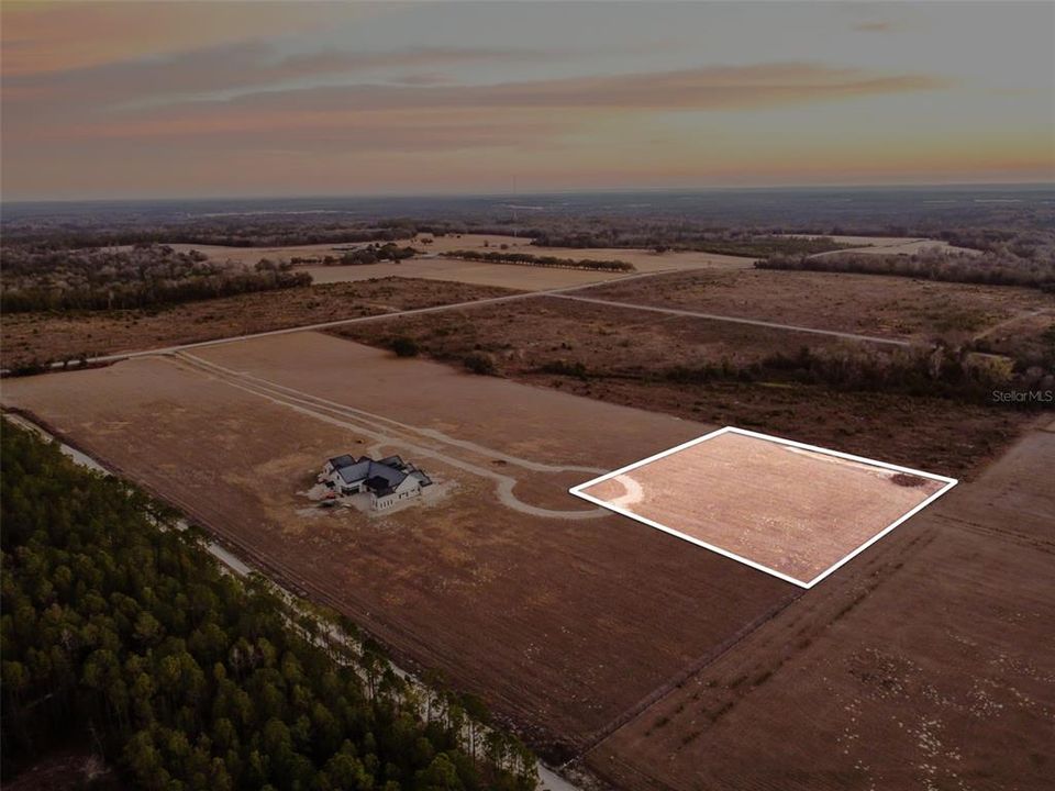 En Venta: $360,000 (3.20 acres)