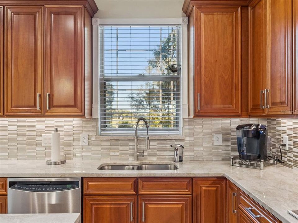 Activo con contrato: $1,395,000 (5 camas, 4 baños, 4000 Pies cuadrados)