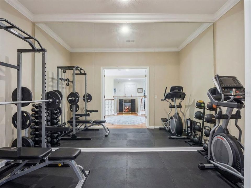 Activo con contrato: $1,395,000 (5 camas, 4 baños, 4000 Pies cuadrados)