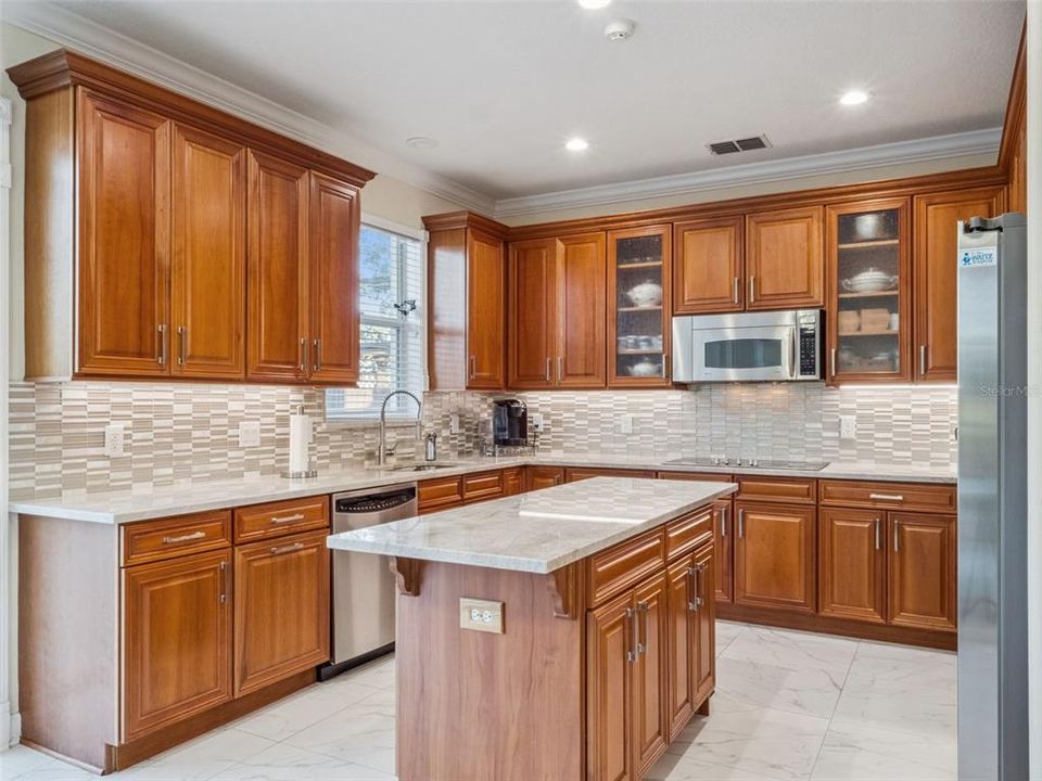 Activo con contrato: $1,395,000 (5 camas, 4 baños, 4000 Pies cuadrados)