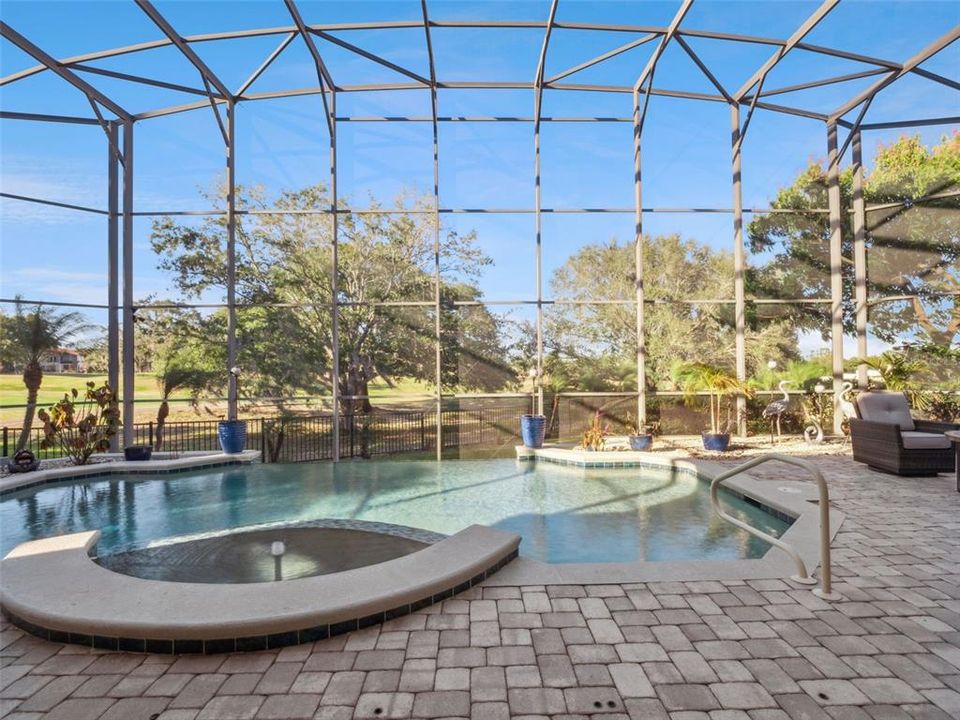 Activo con contrato: $1,395,000 (5 camas, 4 baños, 4000 Pies cuadrados)