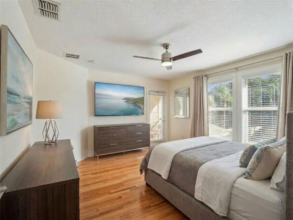 Activo con contrato: $1,395,000 (5 camas, 4 baños, 4000 Pies cuadrados)