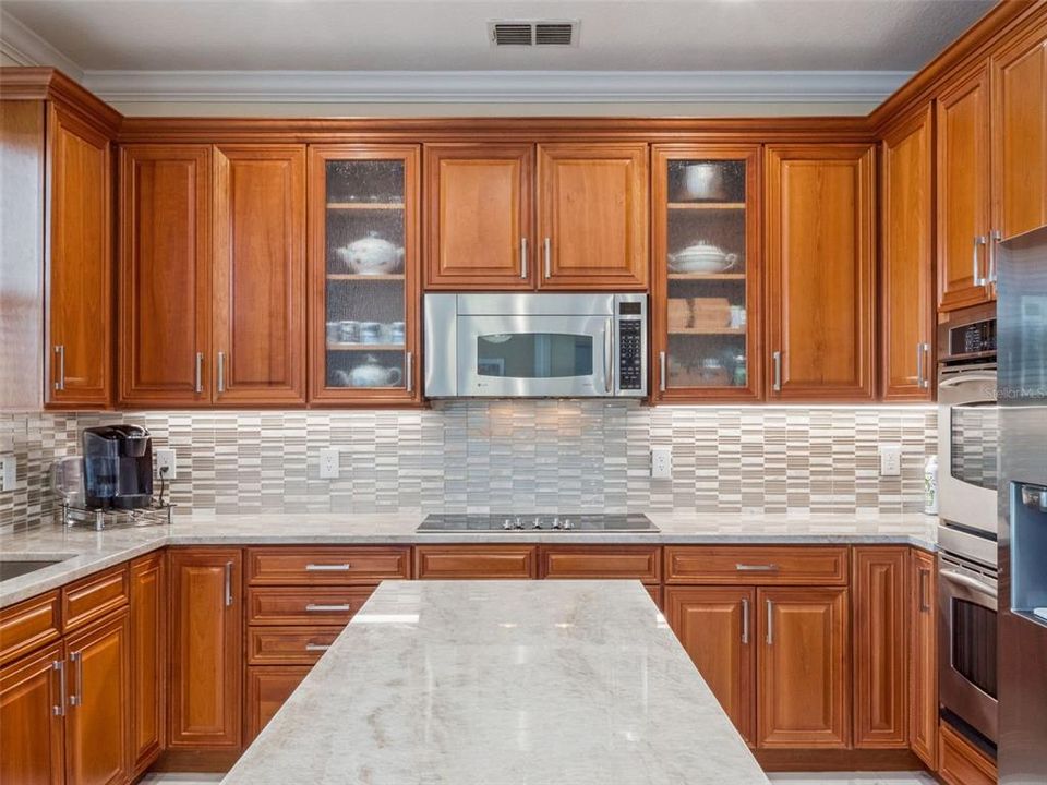 Activo con contrato: $1,395,000 (5 camas, 4 baños, 4000 Pies cuadrados)