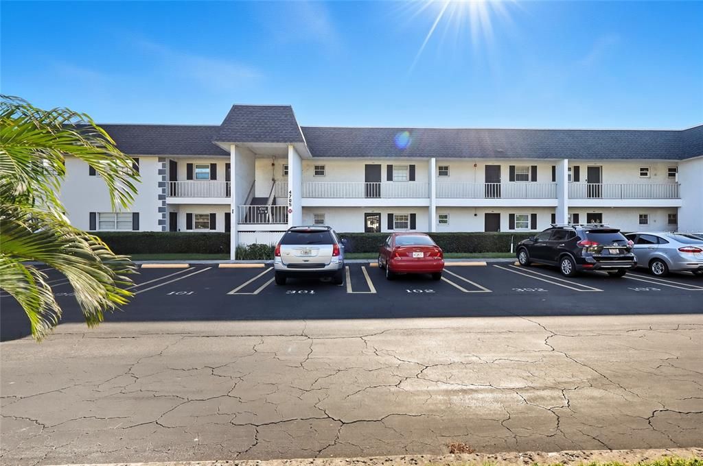 For Sale: $54,900 (1 beds, 1 baths, 725 Square Feet)