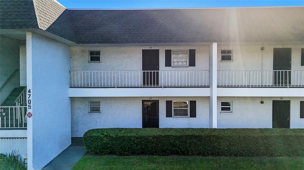 For Sale: $54,900 (1 beds, 1 baths, 725 Square Feet)