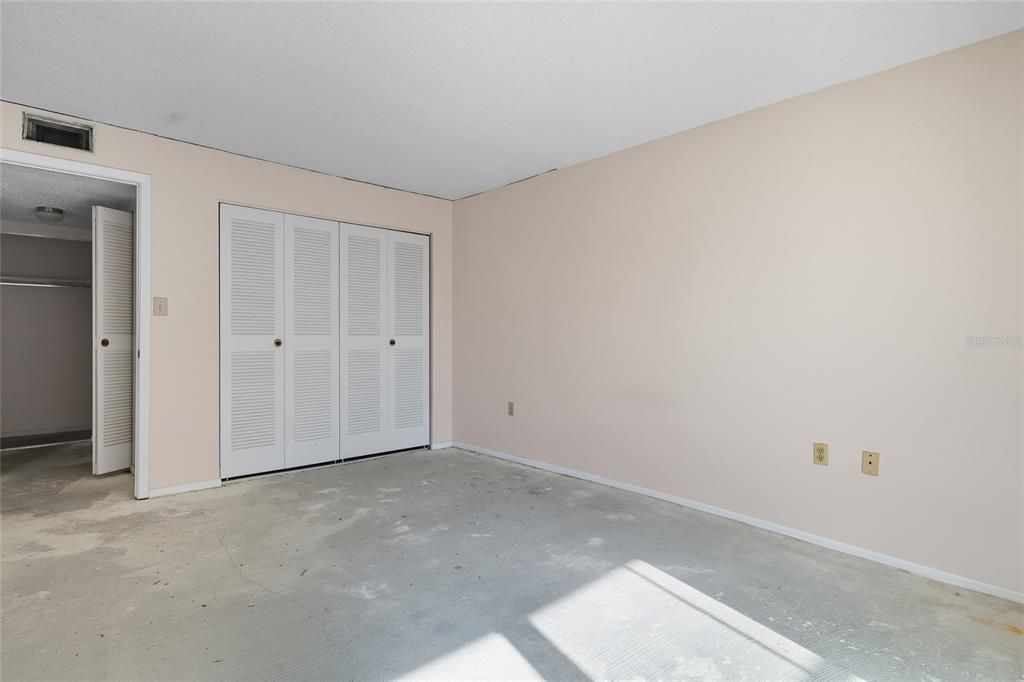 For Sale: $54,900 (1 beds, 1 baths, 725 Square Feet)