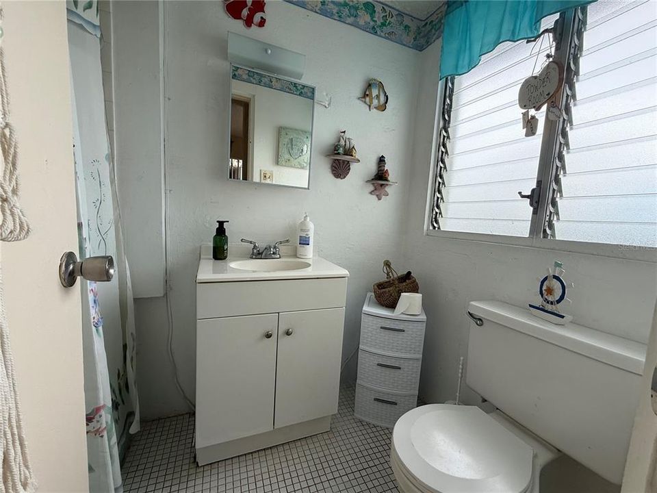 Active With Contract: $275,000 (1 beds, 1 baths, 409 Square Feet)