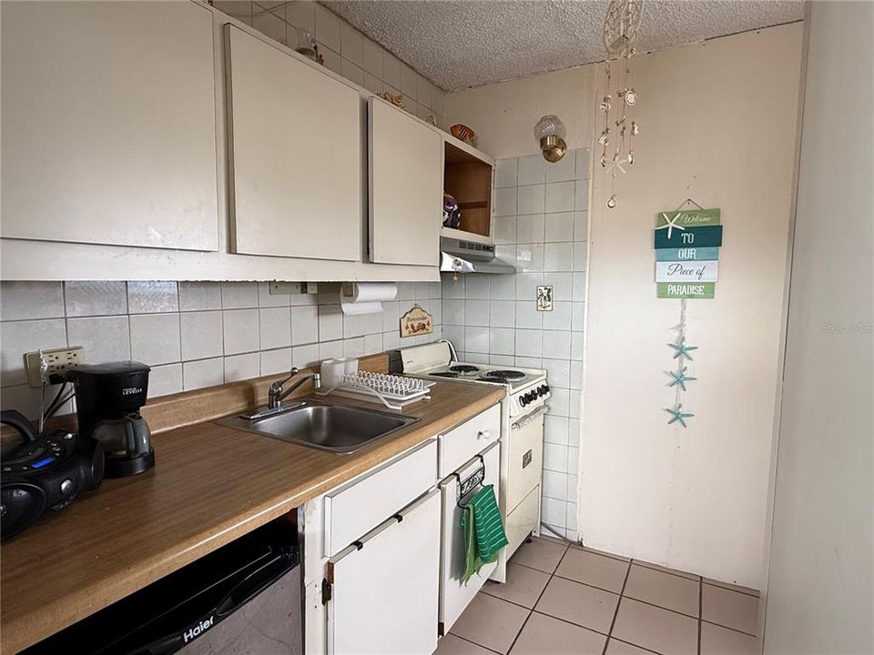 Active With Contract: $275,000 (1 beds, 1 baths, 409 Square Feet)