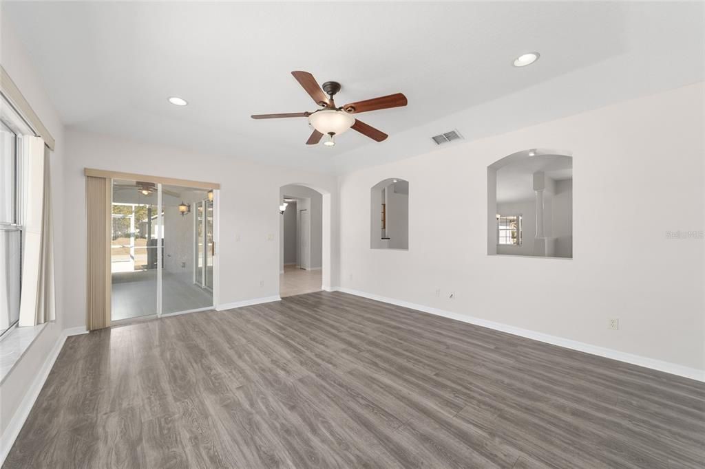 На продажу: $409,000 (3 спален, 2 ванн, 2135 Квадратных фут)