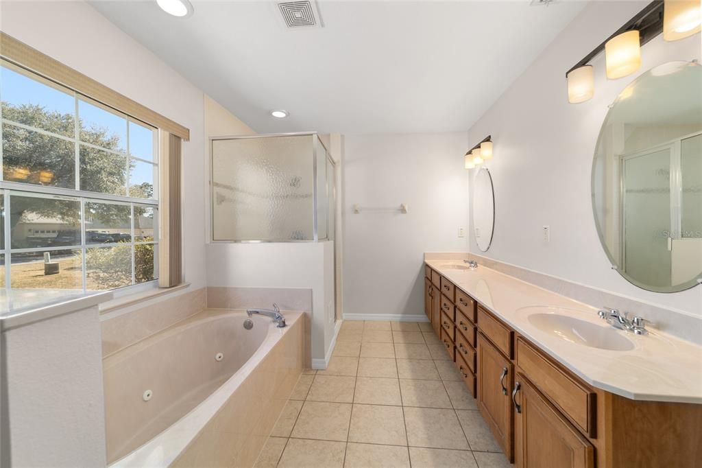 На продажу: $409,000 (3 спален, 2 ванн, 2135 Квадратных фут)