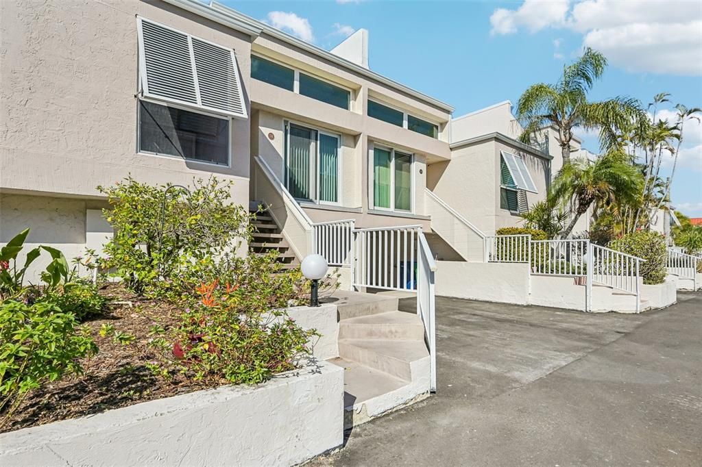 Vendido Recientemente: $549,000 (2 camas, 3 baños, 1320 Pies cuadrados)