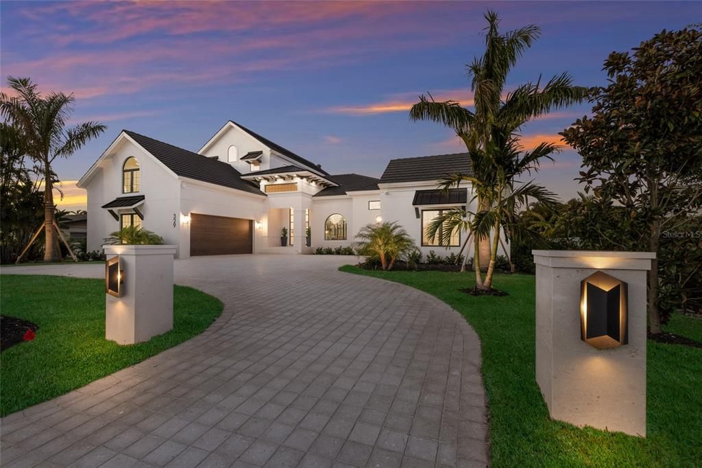 Недавно продано: $5,495,000 (4 спален, 4 ванн, 4906 Квадратных фут)