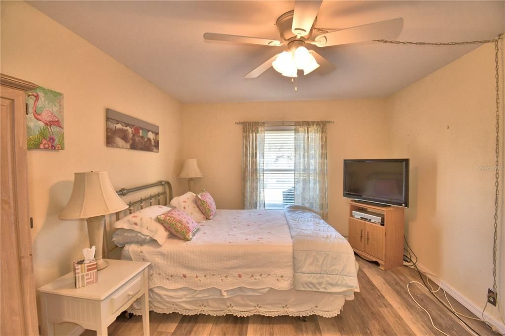 Active With Contract: $120,000 (2 beds, 2 baths, 1008 Square Feet)