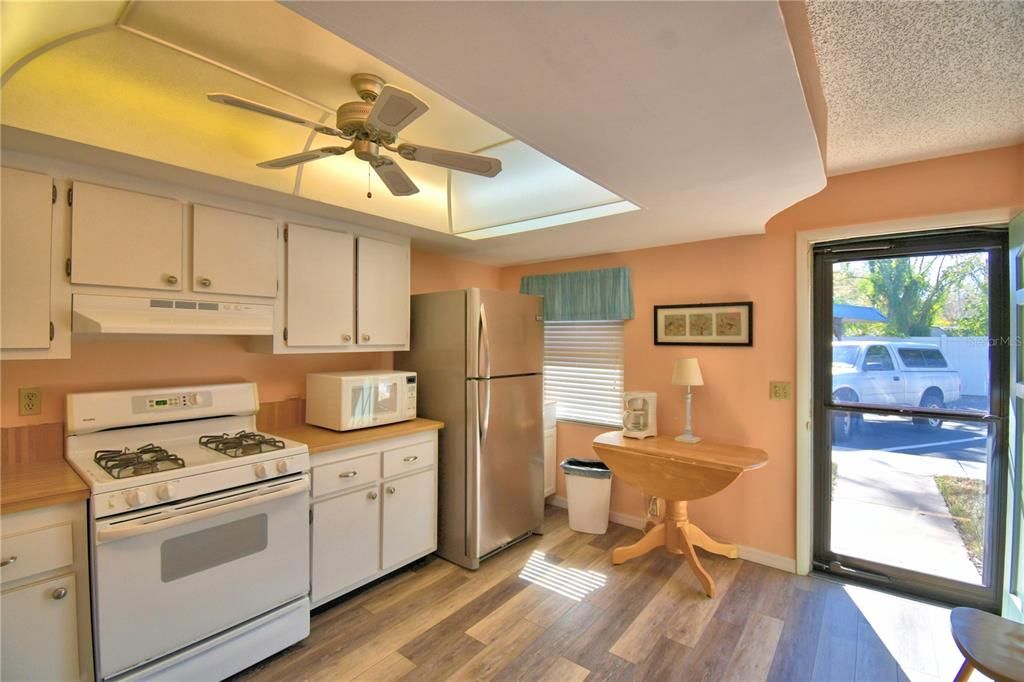 Active With Contract: $120,000 (2 beds, 2 baths, 1008 Square Feet)