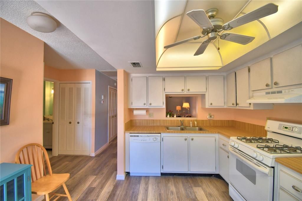 Active With Contract: $120,000 (2 beds, 2 baths, 1008 Square Feet)