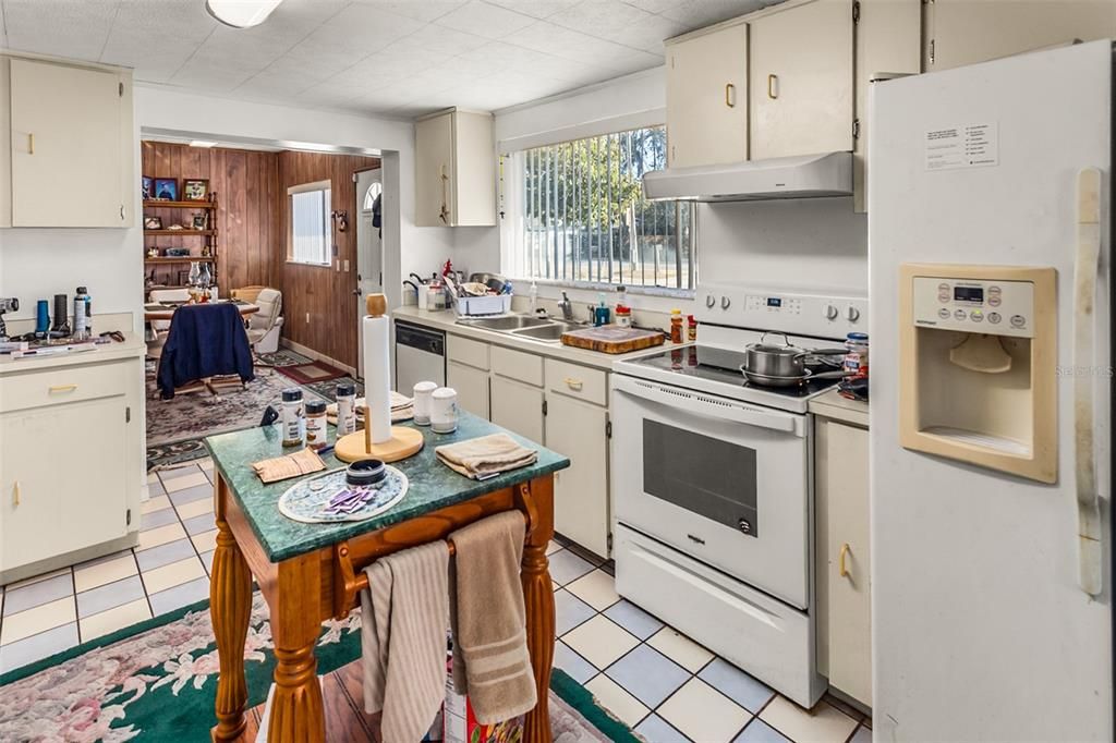 Под контрактом: $199,999 (2 спален, 1 ванн, 1220 Квадратных фут)